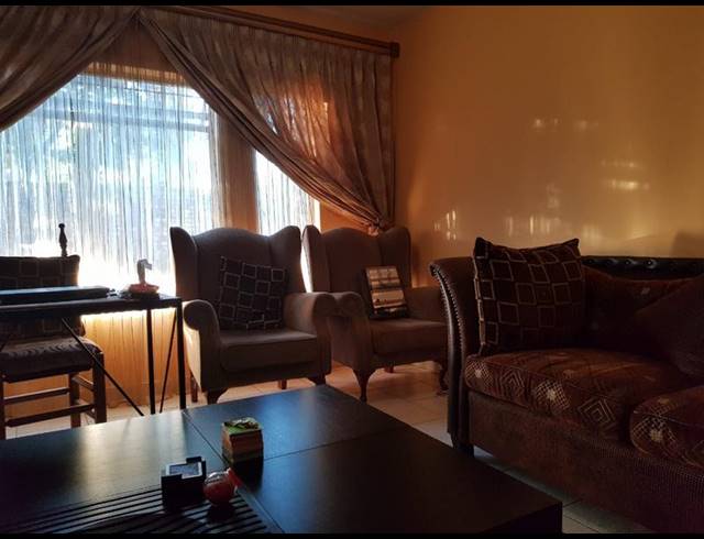 2 BEDROOM PROPERTY TO RENT IN CLUBVIEW